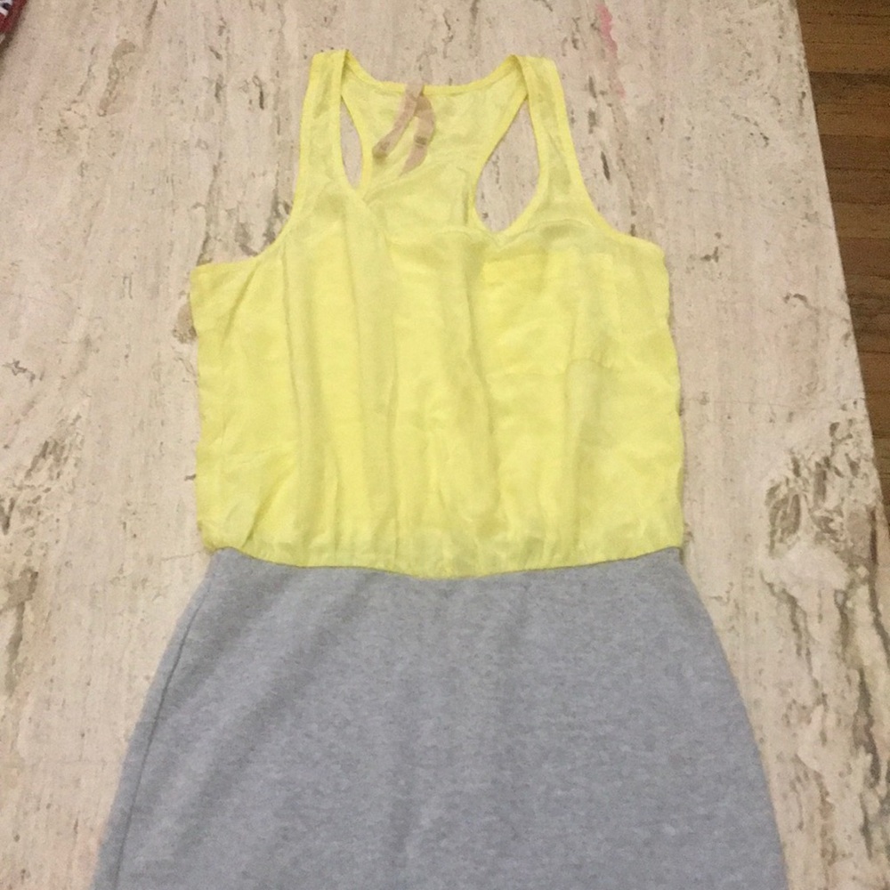 Gentle used dress Bailey44 size Small. Sleeveless color: yellow and grey